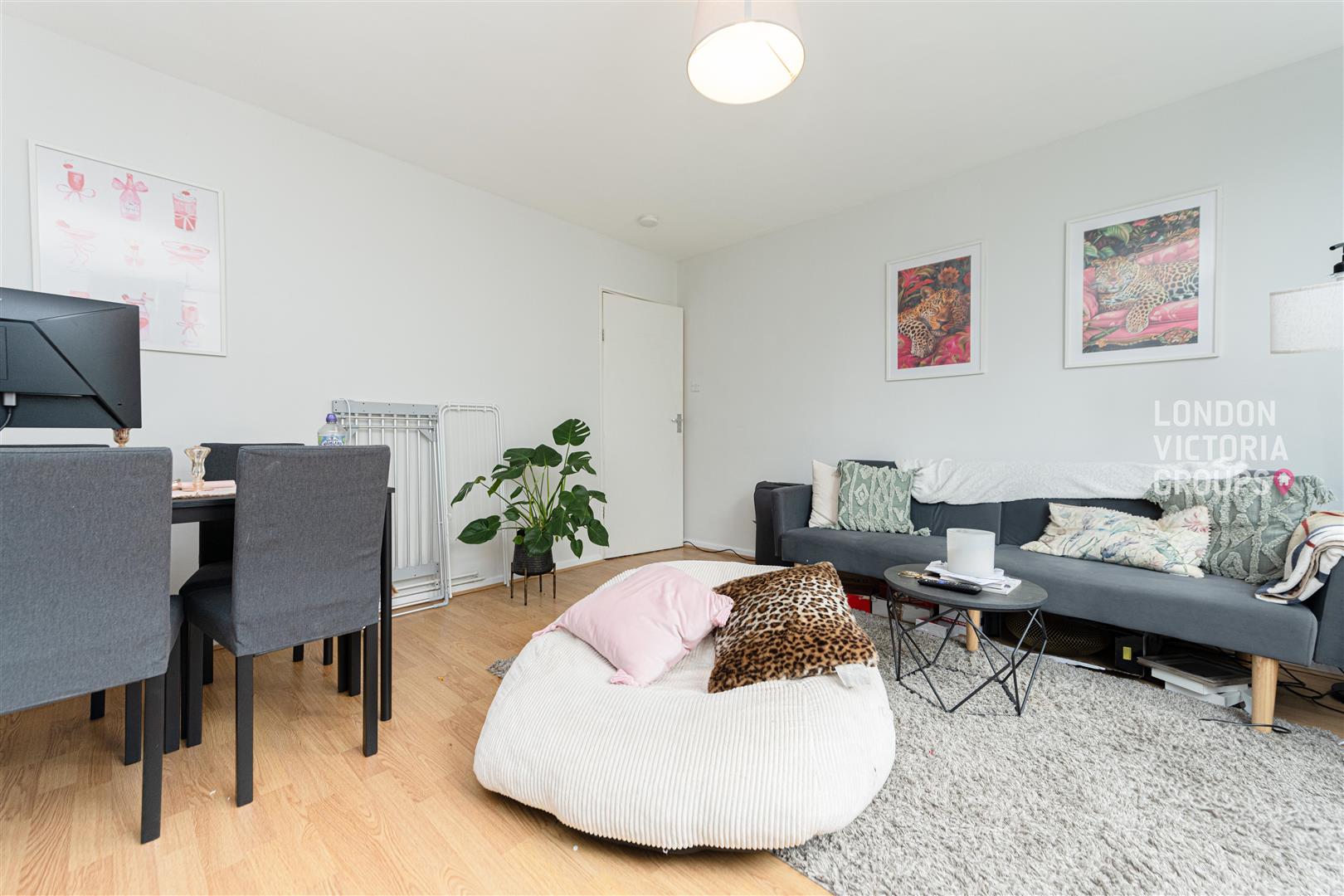 2 bed property in Walter Terrace, London